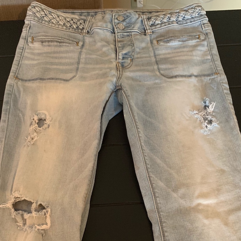 American Eagle women’s light washed jeans distress